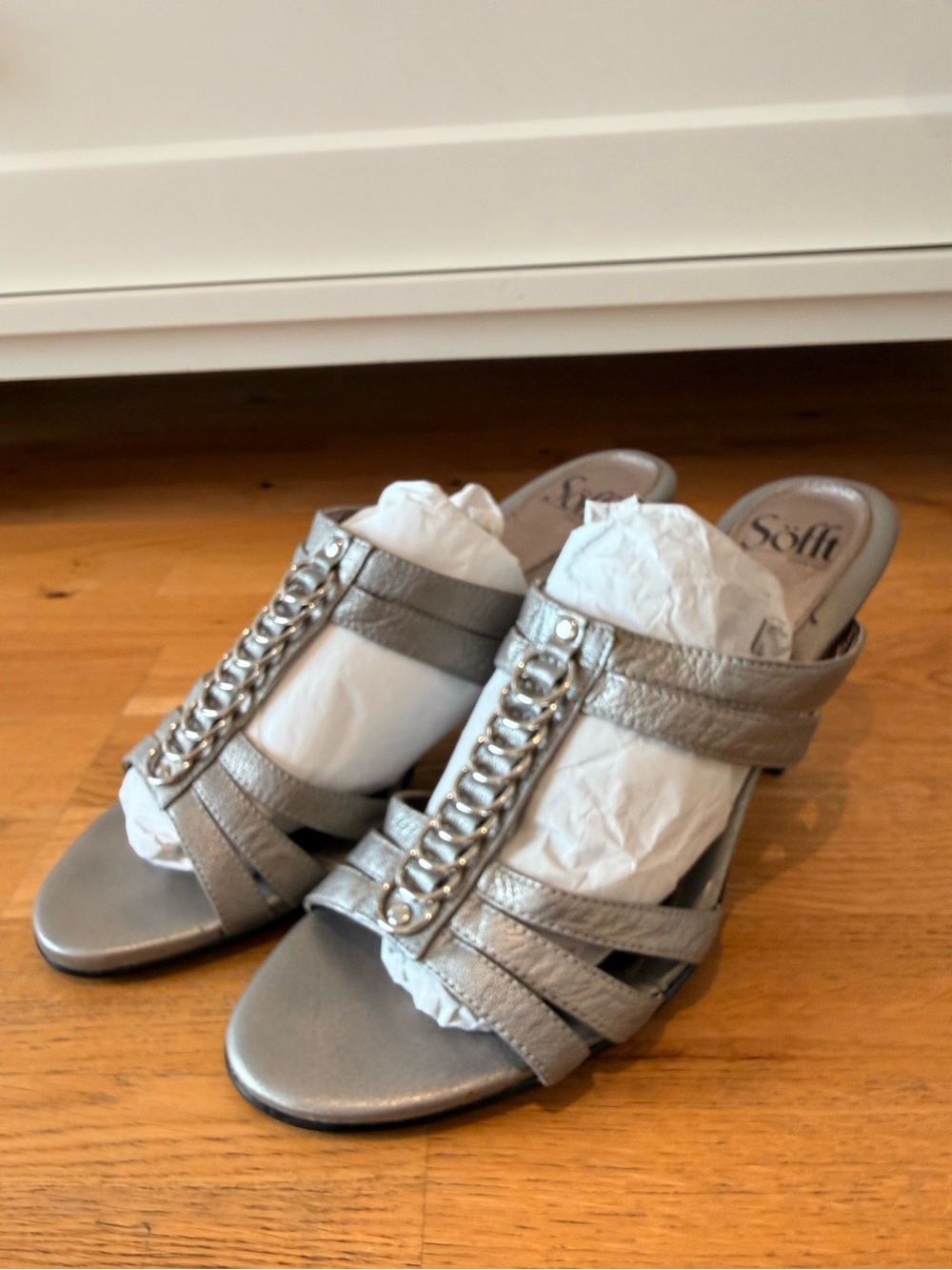 EUC Sofft Women’s 11 M Strappy Heels Silver Metallic Chain-Trim Slide Mules
